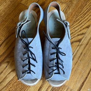 Barely worn! Nina Z lace up peep toe clogs, size 37 (women’s 7)